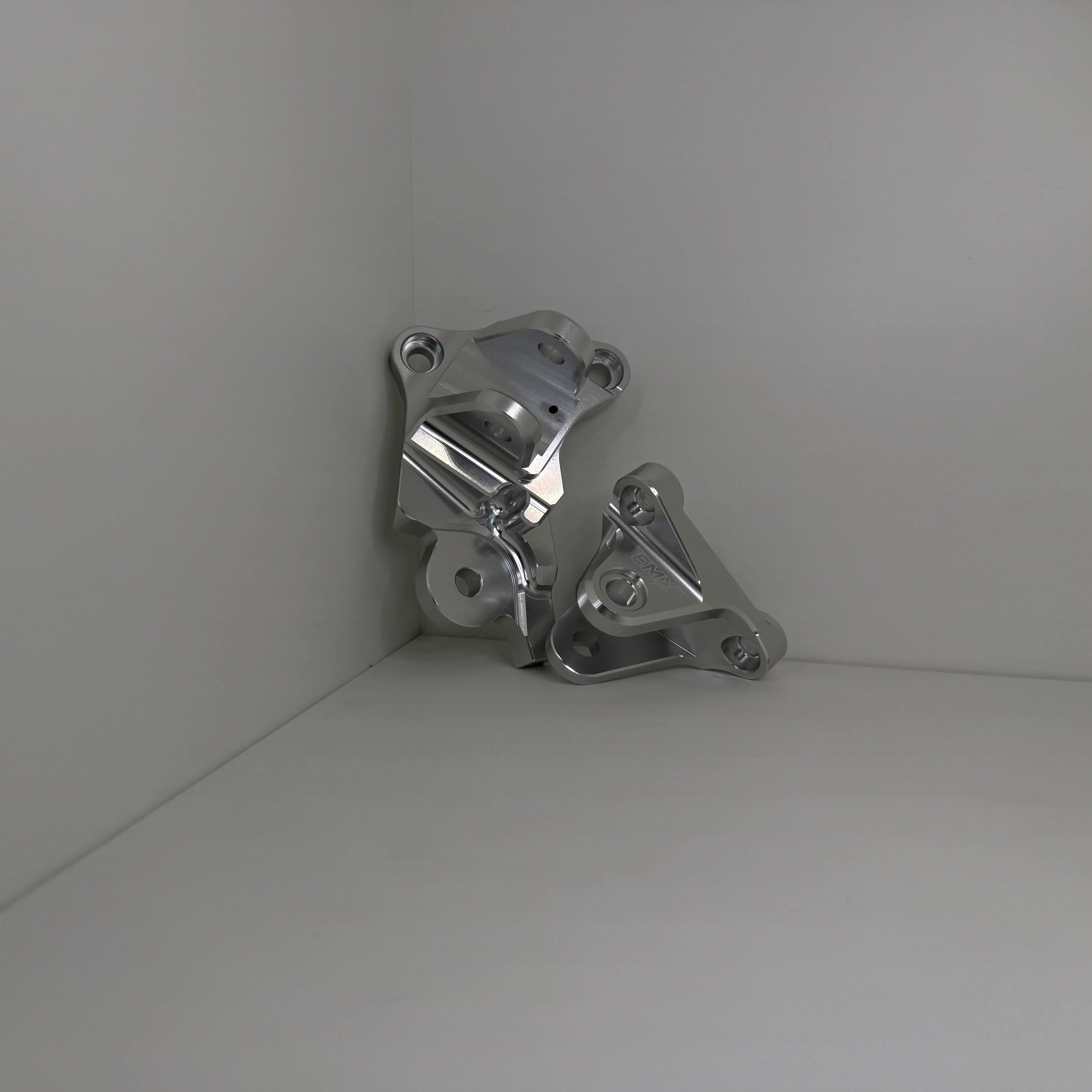 Chrome Ultra Bee Peg Mount